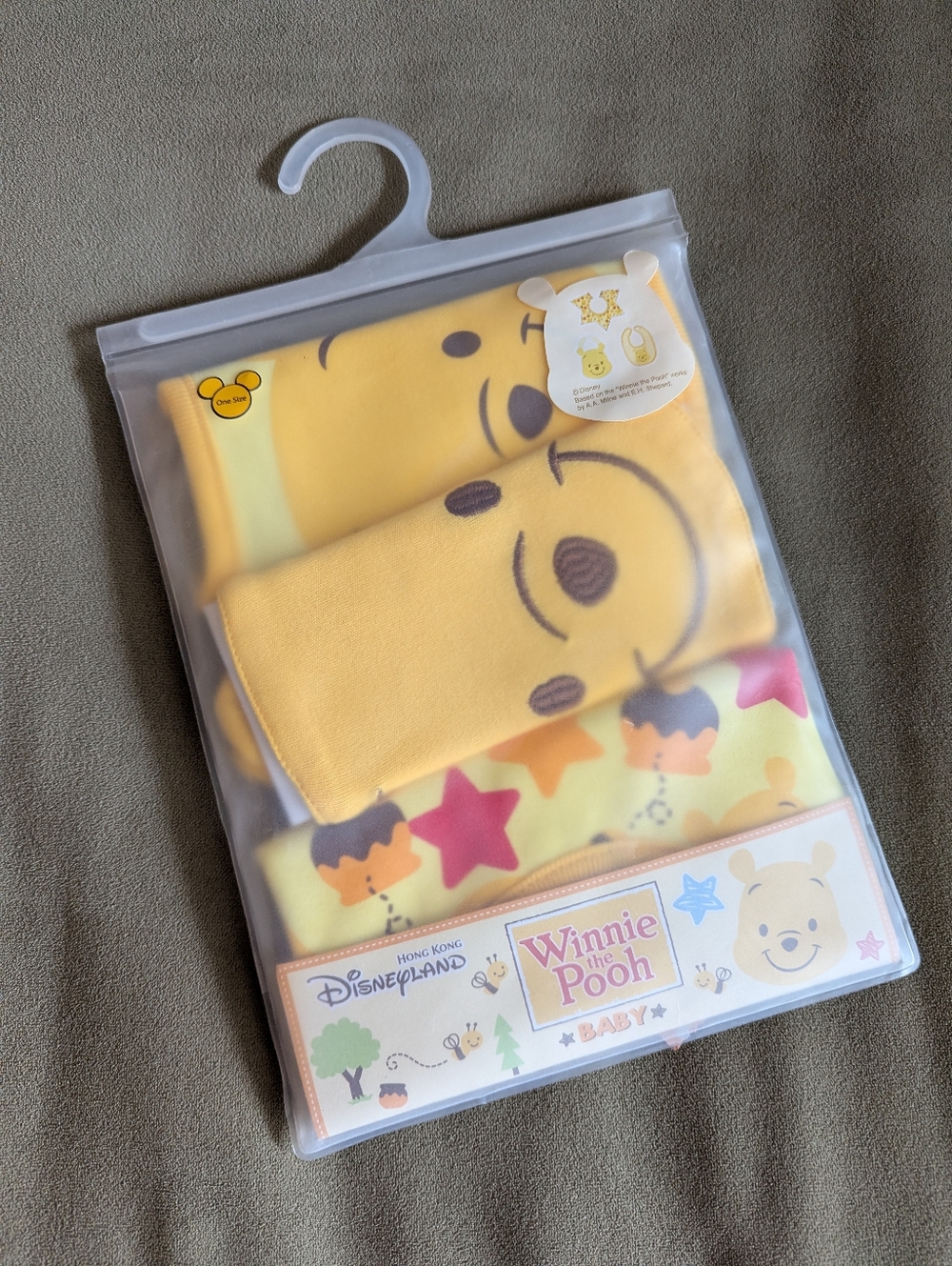 NEW Disney Winnie the Pooh Baby Bibs (3 pack)